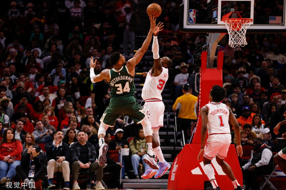 争相采访的 争相采访的