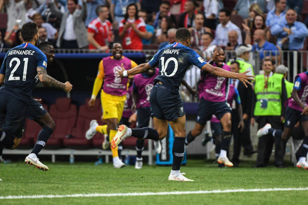 加关注背后 加关注背后